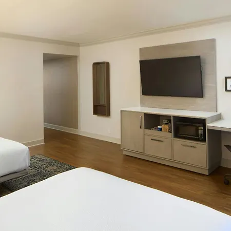 Four Points By Sheraton Richmond Airport-3