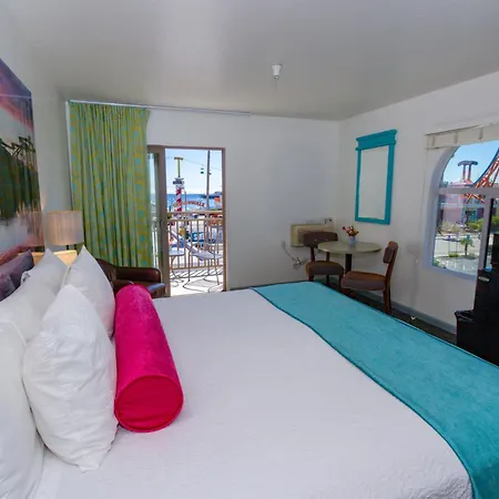 Carousel Beach Inn-3