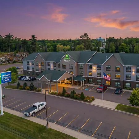 Holiday Inn Express & Suites Marquette By Ihg-3