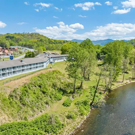 Surestay By Best Western Cherokee On The River-3