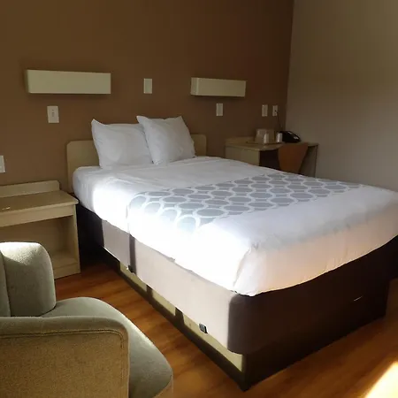 Econo Lodge Inn & Suites Yuma-3