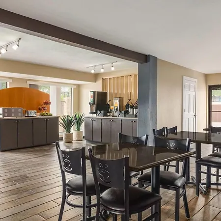 Ramada By Wyndham San Antonio Near Seaworld - Lackland Afb-2