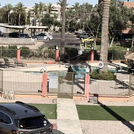 Howard Johnson By Wyndham Phoenix Airport/Downtown Area-3