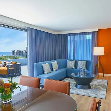 Courtyard By Marriott Waikiki Beach-3