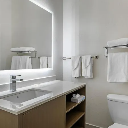 Comfort Suites Near Indianapolis Airport-3
