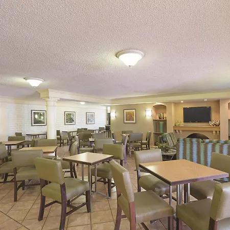 La Quinta Inn By Wyndham San Diego Chula Vista-2