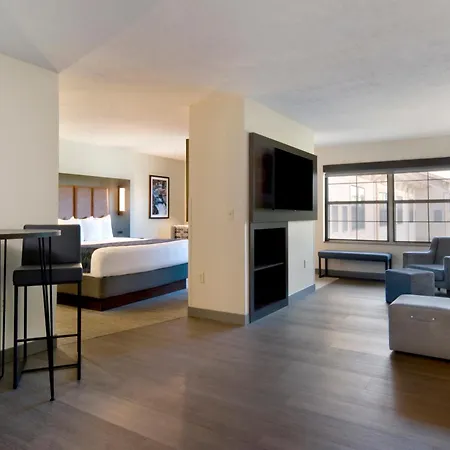 Clubhouse Hotel Sioux Falls-3