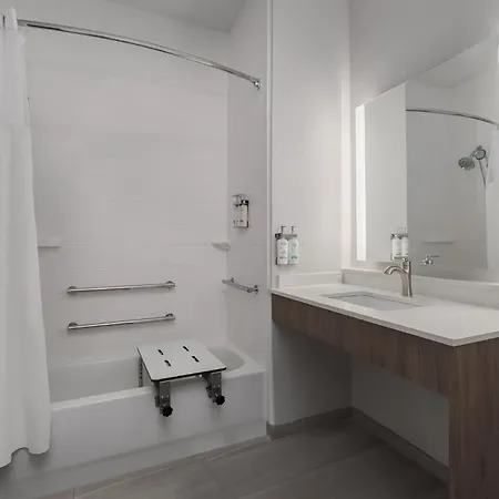 Holiday Inn Express & Suites Alexandria By Ihg-3