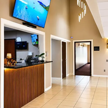 Super 8 By Wyndham Champaign-2