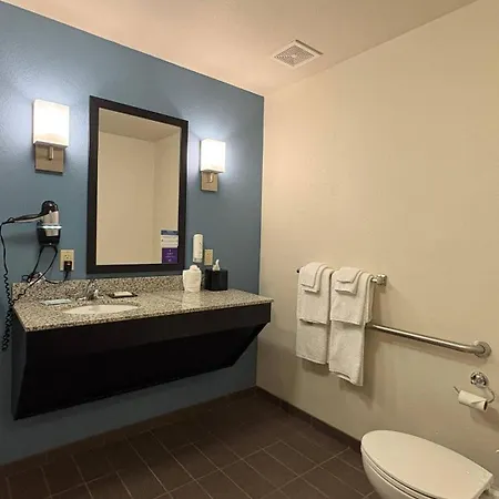 Sleep Inn & Suites Fort Scott-2