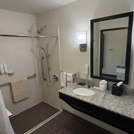 Sleep Inn & Suites Fort Scott-3