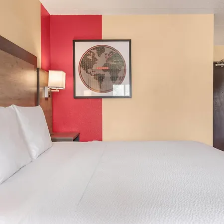 Ramada By Wyndham Minneapolis Golden Valley-3