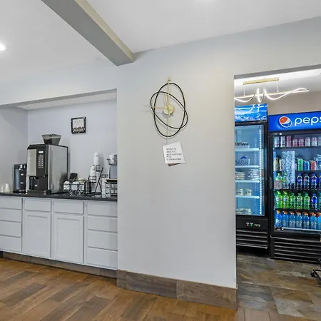 Best Western Plus Altoona Inn-2
