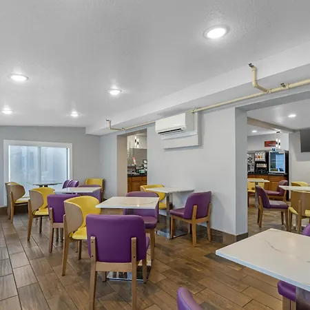 Best Western Plus Altoona Inn-3