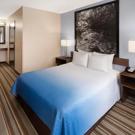Super 8 By Wyndham Longmont/Twin Peaks-2