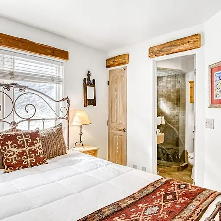 Double Diamond Ski-In/Ski-Out Chalet-2