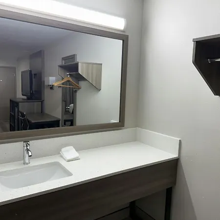 Red Roof Inn Orangeburg-2