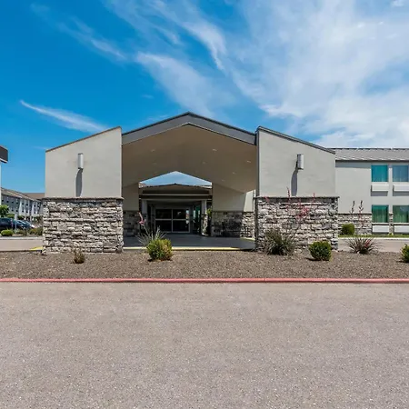 Quality Inn Shawnee North I-40-2