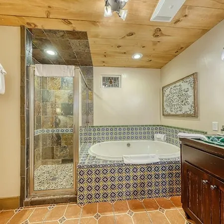 Adorable Studio Cabin With Covered Porch, Near Main Street, 2 Dogs Ok-2