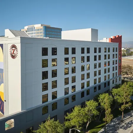 Hotel Zessa Orange County Airport, A Doubletree By Hilton-2