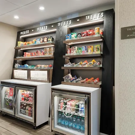 Hampton Inn Harbourgate-3
