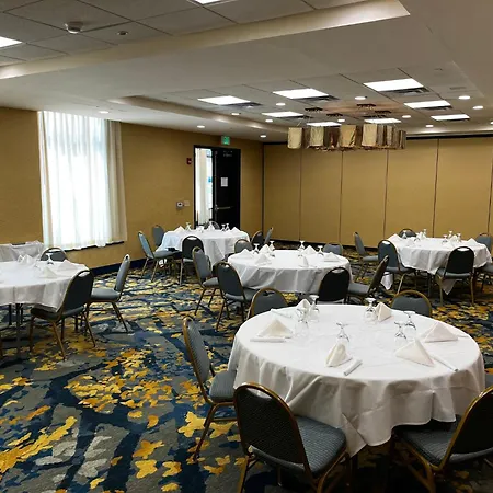 Holiday Inn Hotel & Suites Gateway By Ihg-3