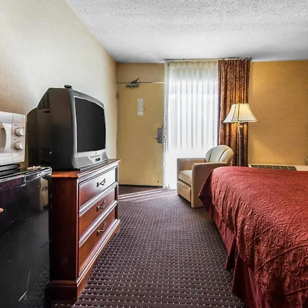 Quality Inn & Suites Erie Near Casino-3