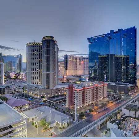 Lucky Gem Penthouse & Luxury Suites At Mgm Signature Resort, Balcony Strip View 1607-2