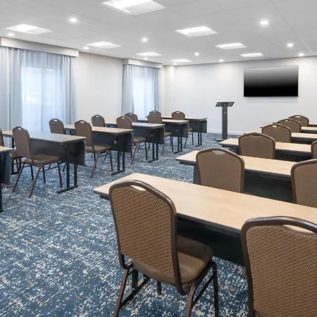 Hampton Inn & Suites Berkshires-Lenox-2