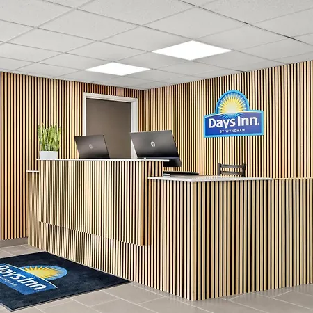 Days Inn By Wyndham La Crosse-2