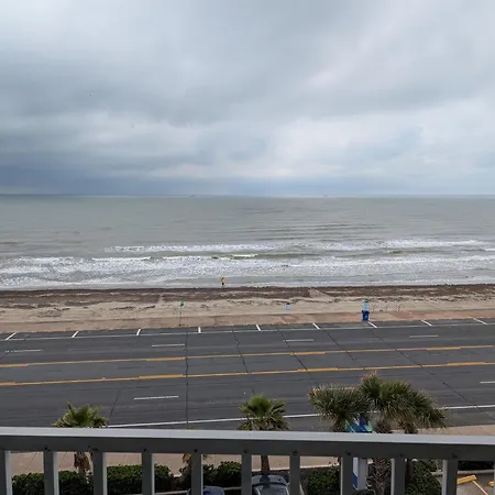 Holiday Inn Express & Suites Galveston West-Seawall-2