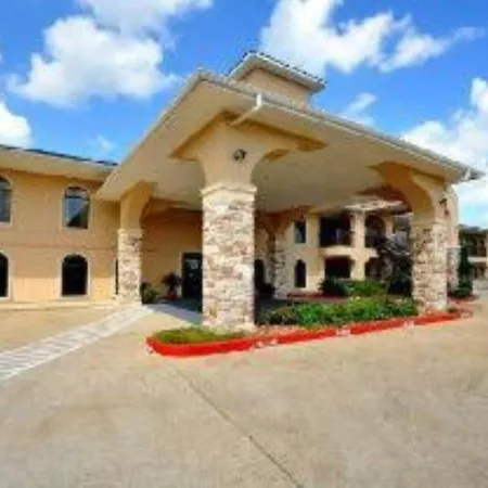 Clarion Pointe-3