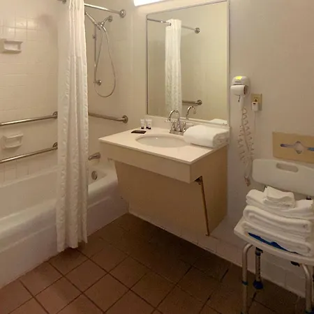 Ramada By Wyndham Albuquerque Midtown-3