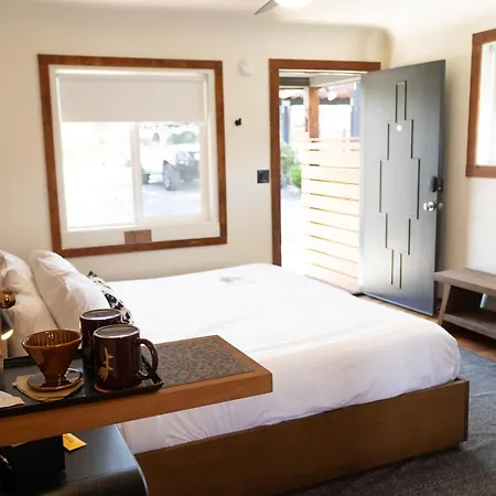 The Stranger Lodge - Pet Friendly-3