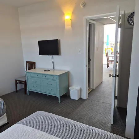 Aquarius Oceanfront Inn-2