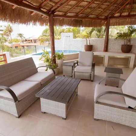 Cuxos Hotel Beachfront-2