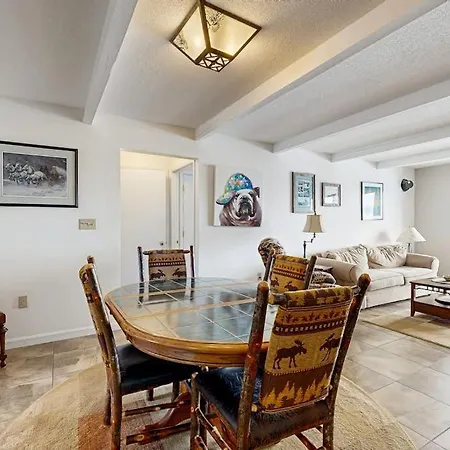 Lakefront Condo On The Golf Course With Sweeping Views And Beach Access-3