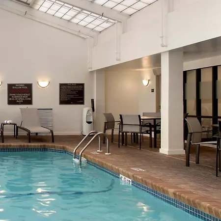 Hampton Inn Boston Logan Airport-3