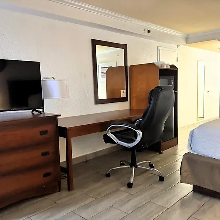 Ramada By Wyndham Birmingham Airport-3
