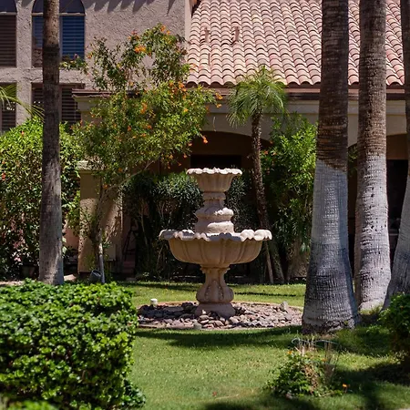 La Fuente Inn & Suites-3