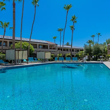 La Fuente Inn & Suites-2