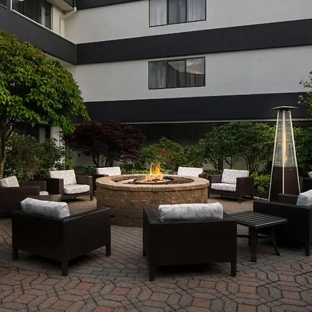 Courtyard Hartford Cromwell-2
