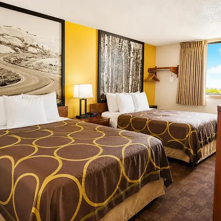 Super 8 By Wyndham Watertown-3