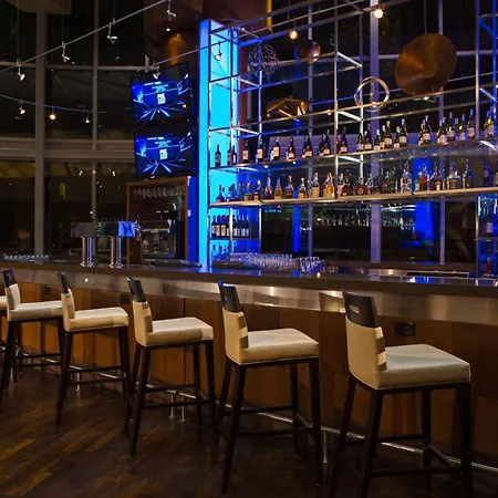 Vancouver Marriott Pinnacle Downtown Hotel-2