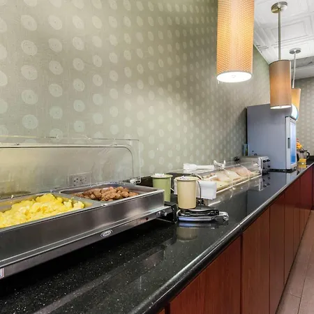 Quality Inn & Suites Charleston - Civic Center-2