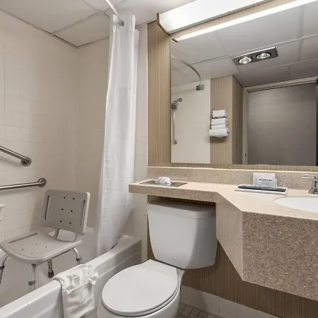 Ramada By Wyndham Grand Forks-3