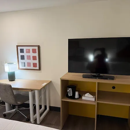 Spark By Hilton Freeport-3
