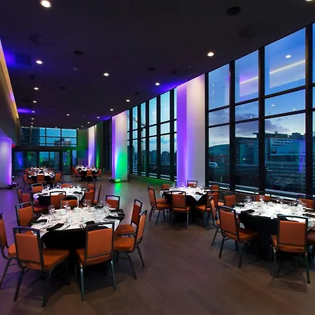 Holiday Inn Hotel & Suites - Montreal Centre-Ville Ouest By Ihg-3