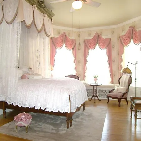 Alexander Mansion Bed And Breakfast-2