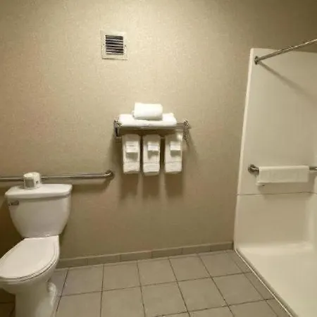Quality Inn Geneseo-3